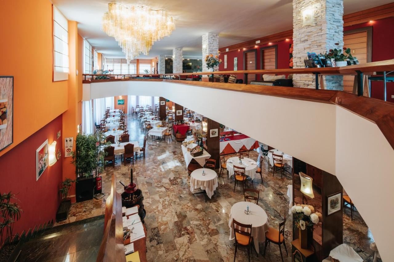 restaurants-restaurant