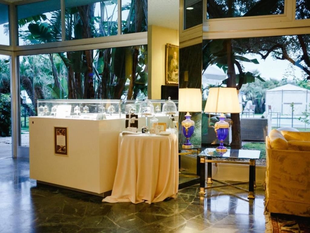 restaurants-restaurant