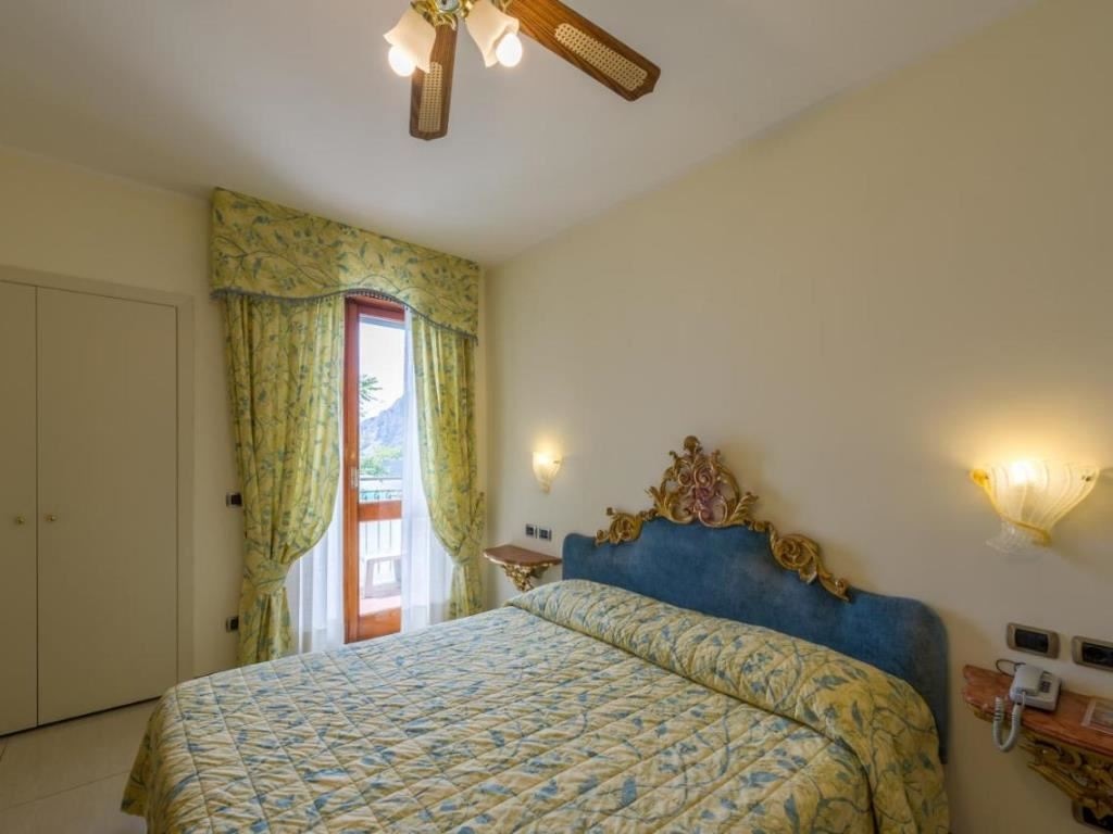 rooms-doppia-balcone-vista-mare