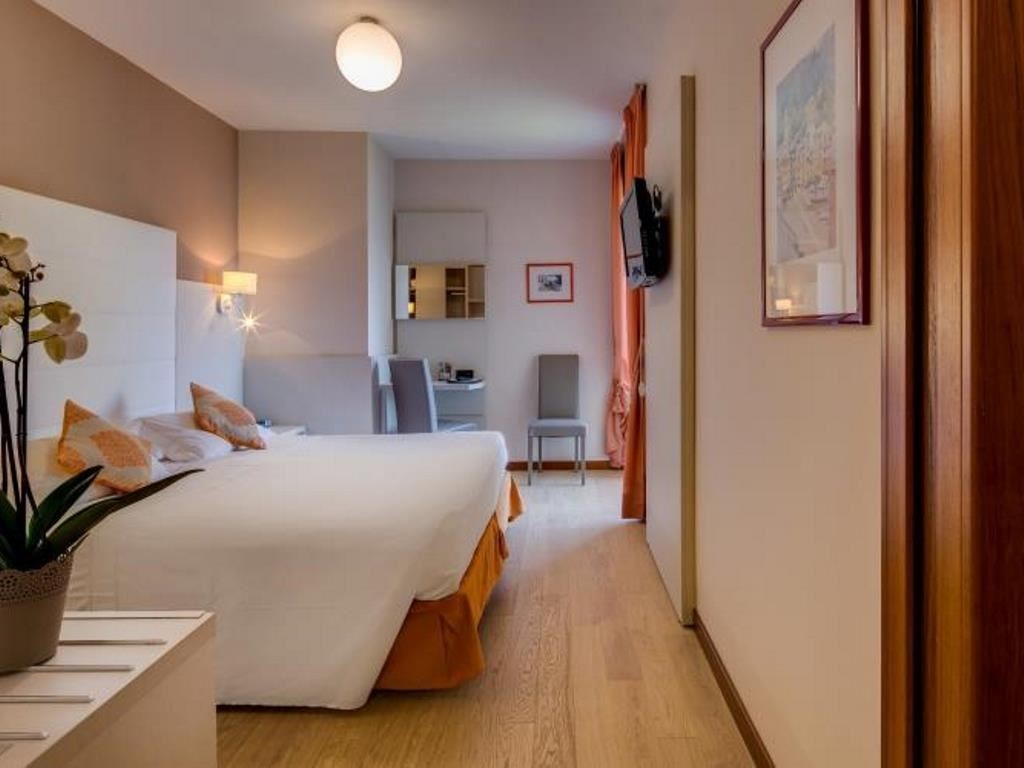 rooms-standard-double-room