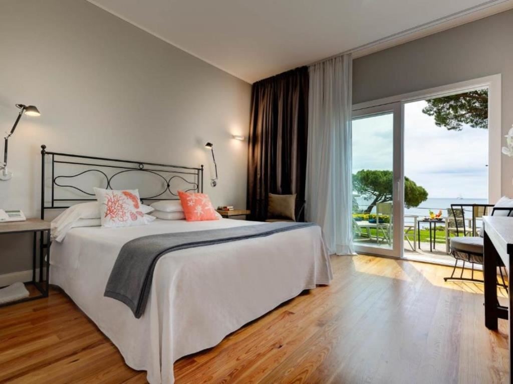 rooms-seaview-double-room