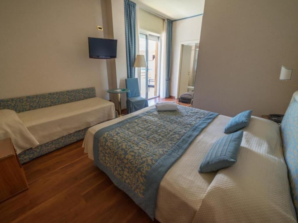 rooms-tripla-balcone-vmare-later-lim