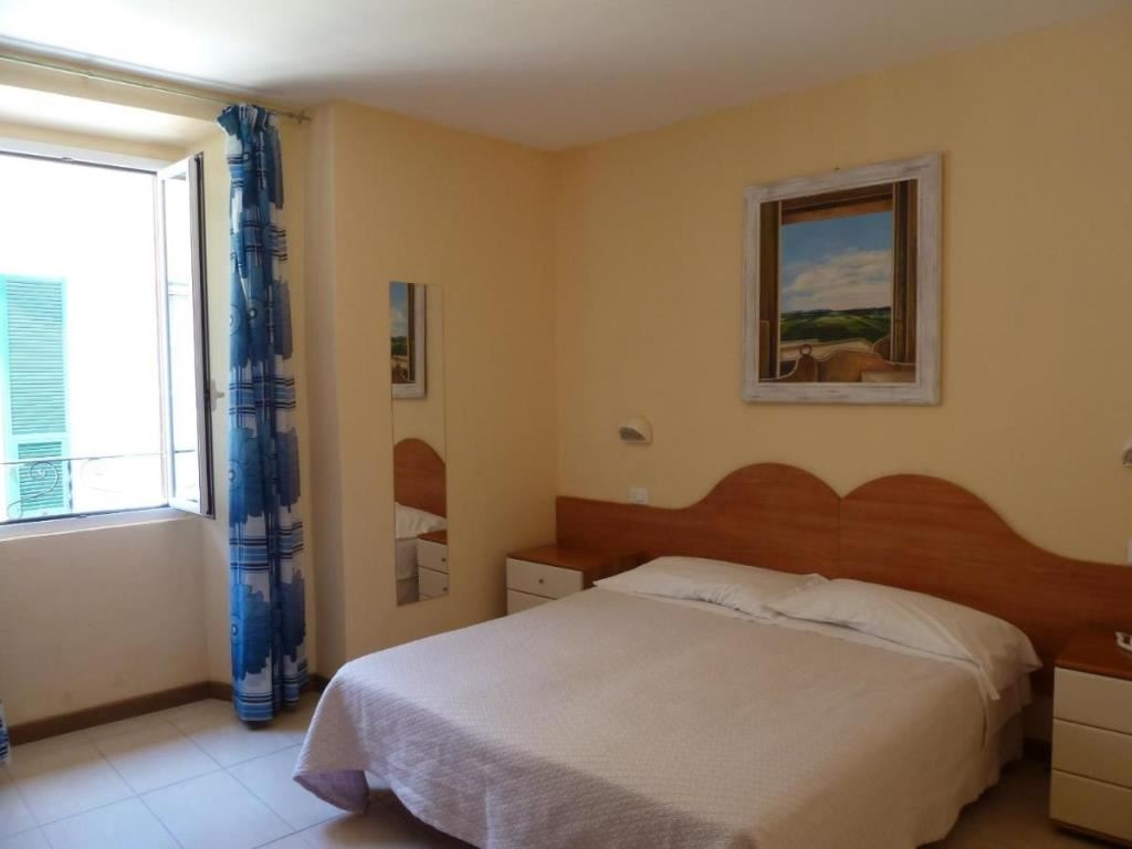 rooms-tripla-balcone-vista-mare