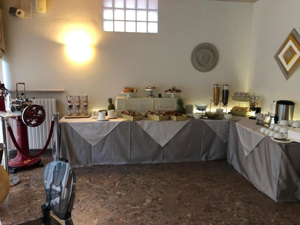 restaurants-restaurant