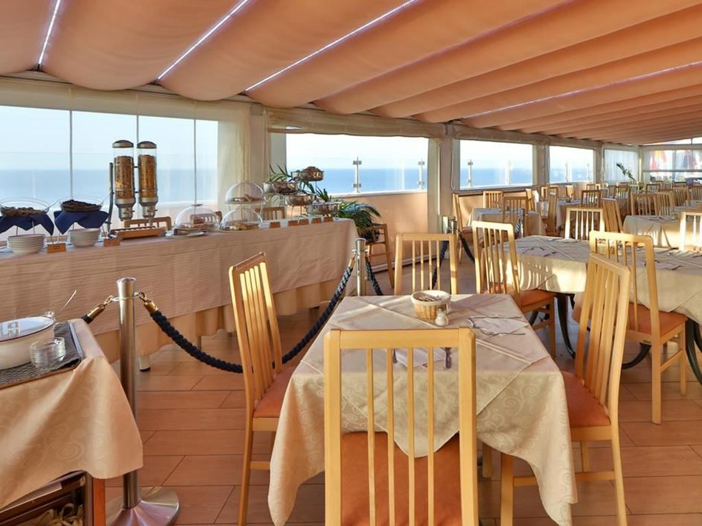 restaurants-restaurant