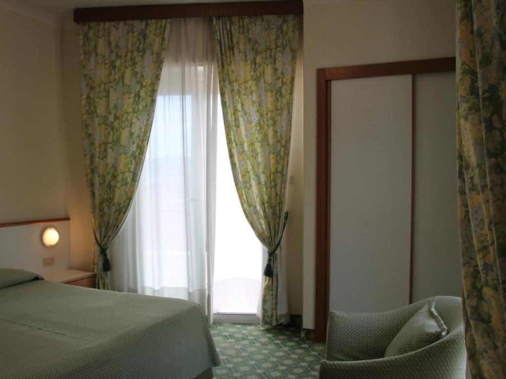 rooms-tripla-vista-mare-laterale