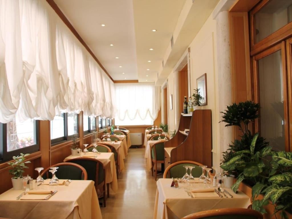 restaurants-restaurant