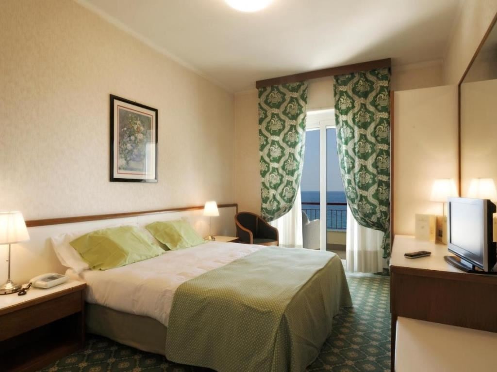 rooms-triple-superior