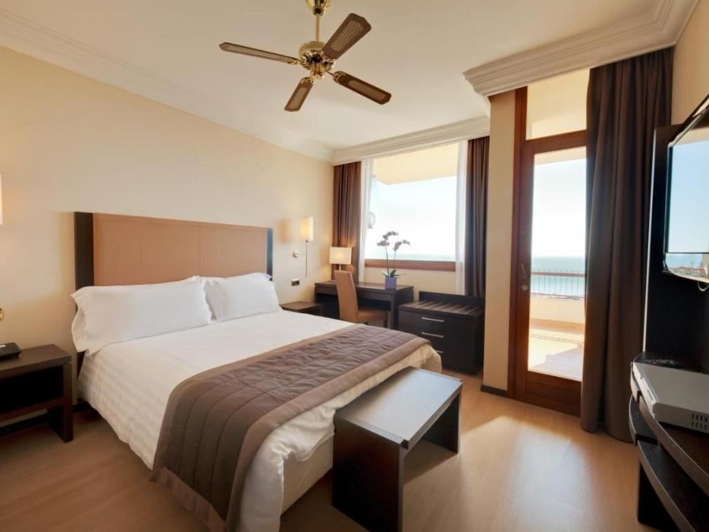 rooms-double-room-balcony-familiy