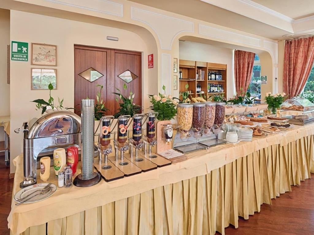 restaurants-restaurant