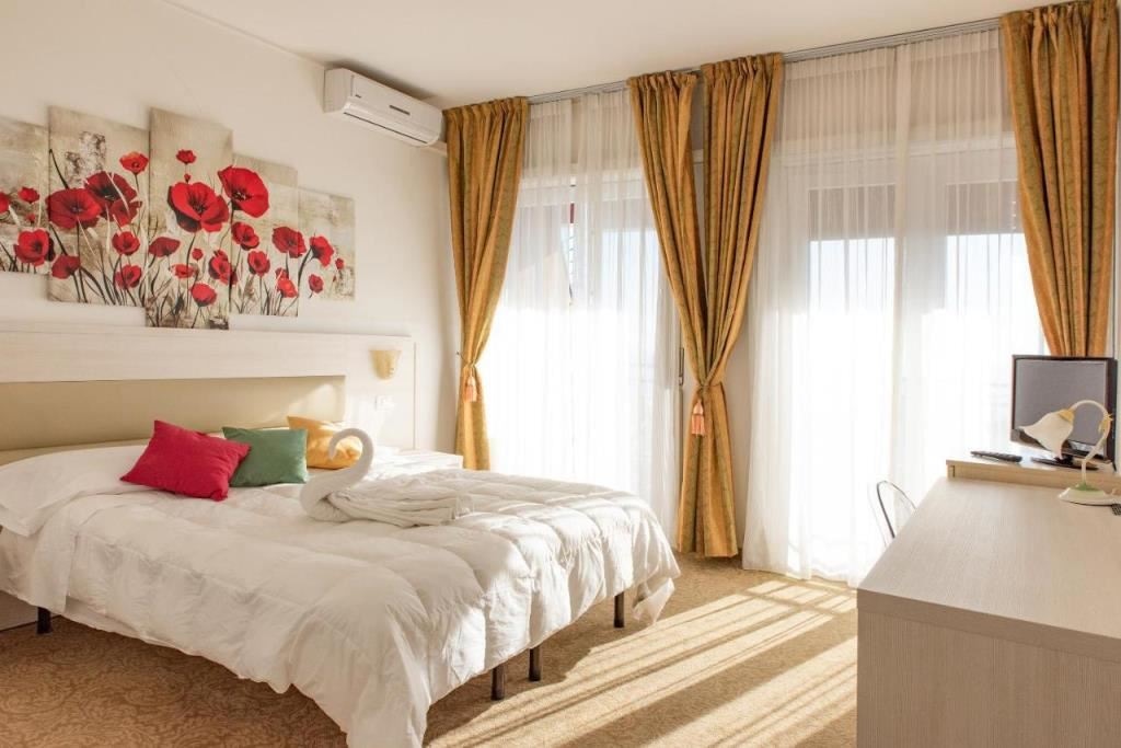 rooms-tripla-balcone-vmare--lat