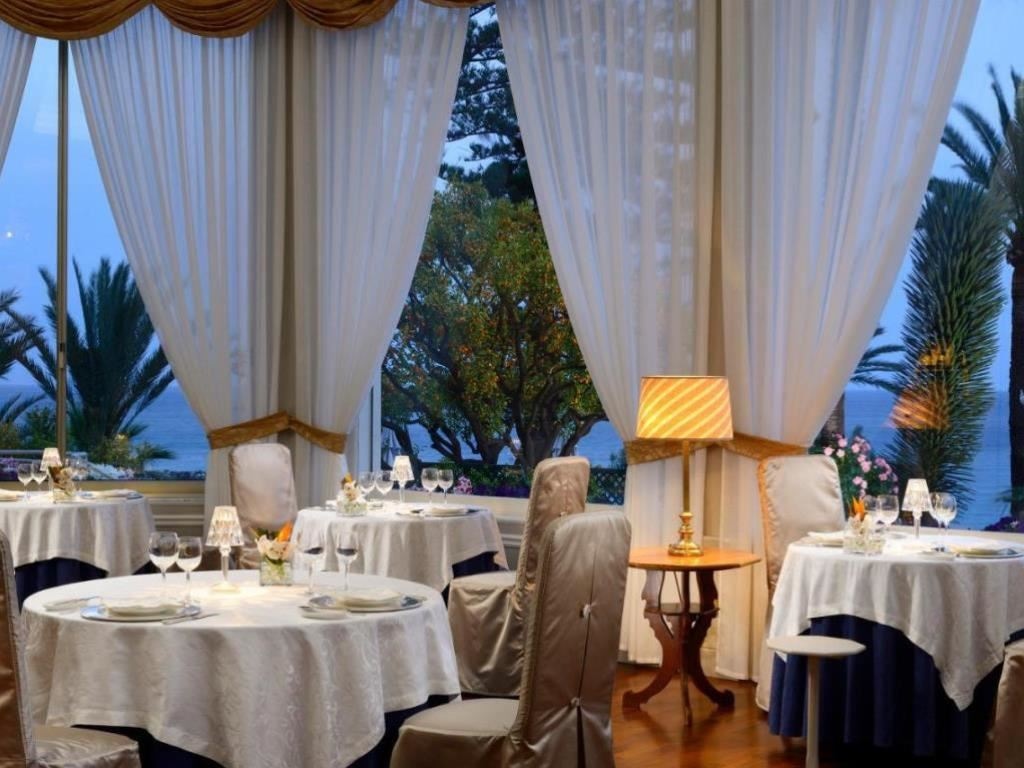 restaurants-restaurant