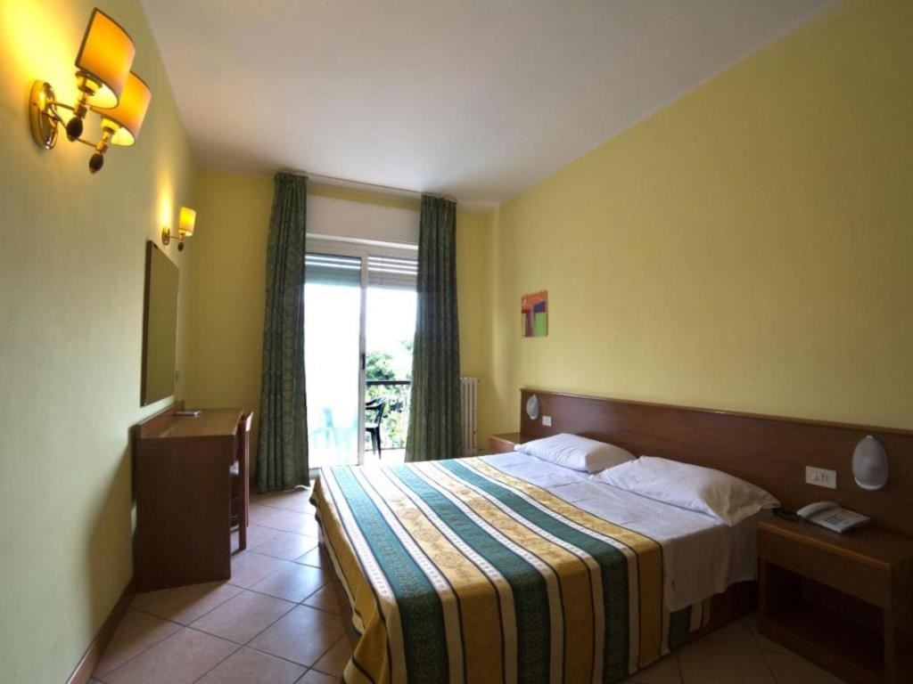 rooms-double-room-balcony