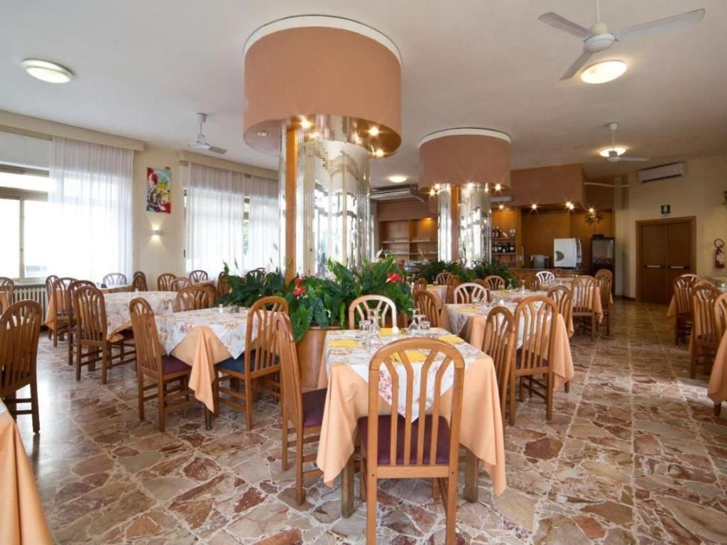 restaurants-restaurant