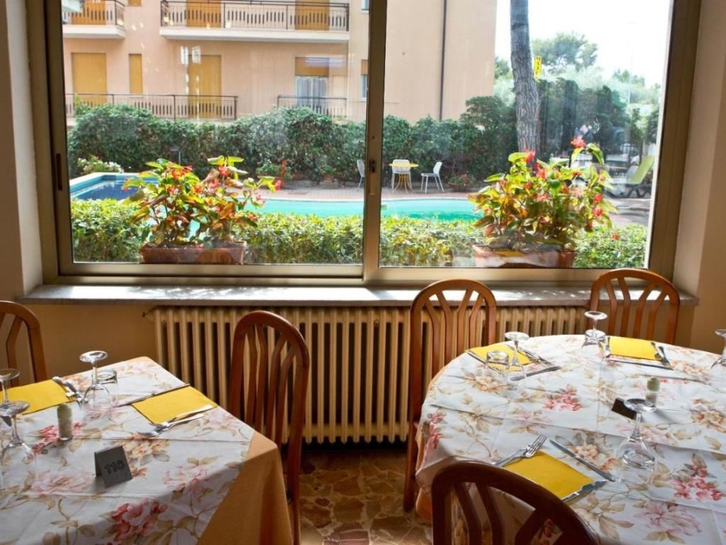 restaurants-restaurant