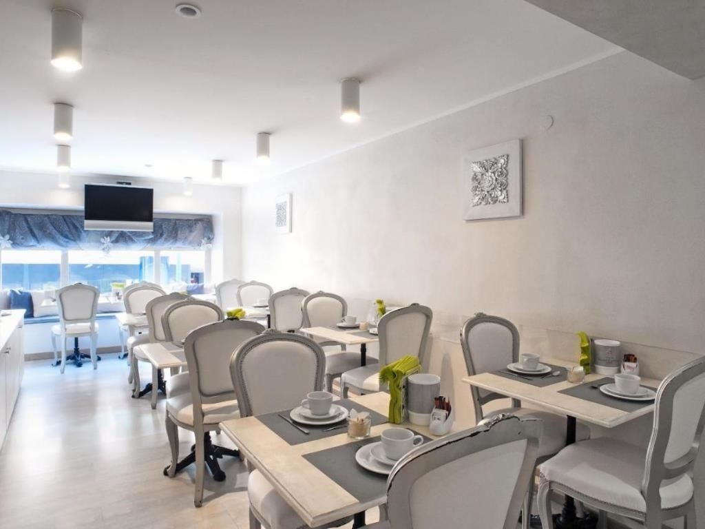 restaurants-restaurant