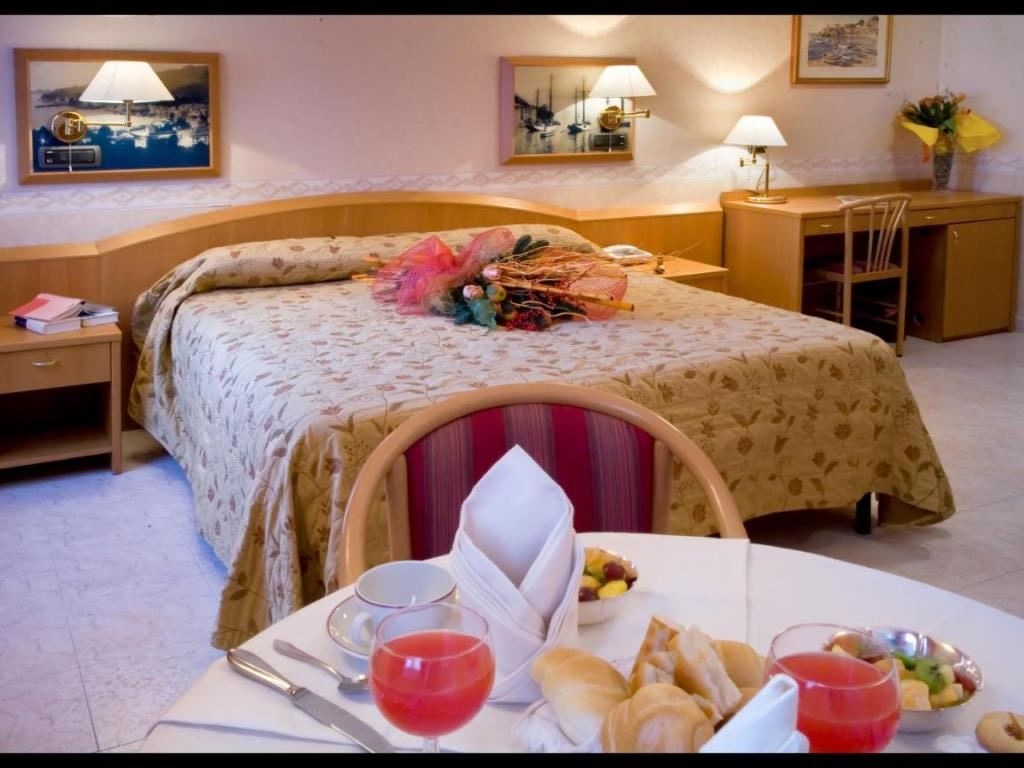 rooms-deluxe-double-room