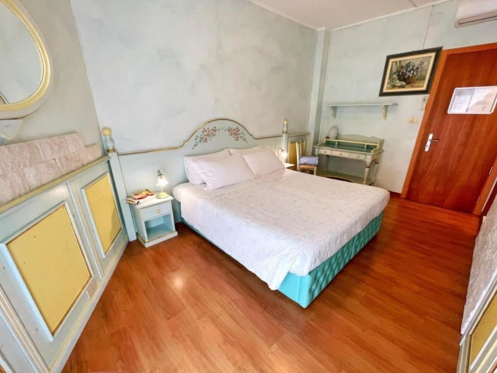 rooms-classic-double-room-balcony