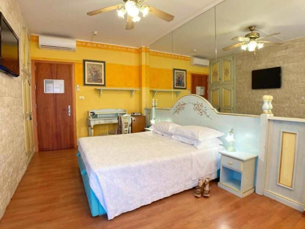 rooms-comfort-triple-room-balcony