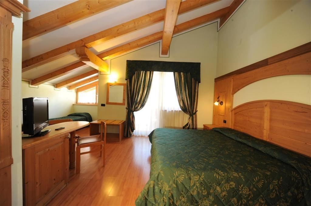 rooms-superior-room-with-balcony