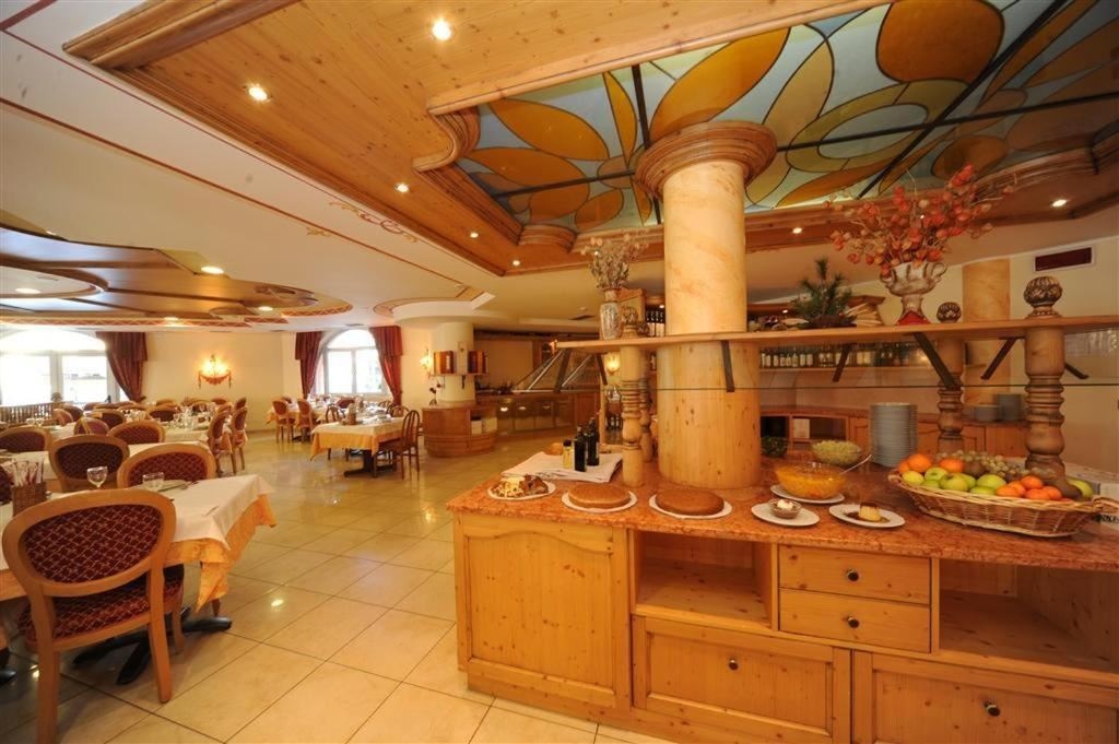 restaurants-restaurant