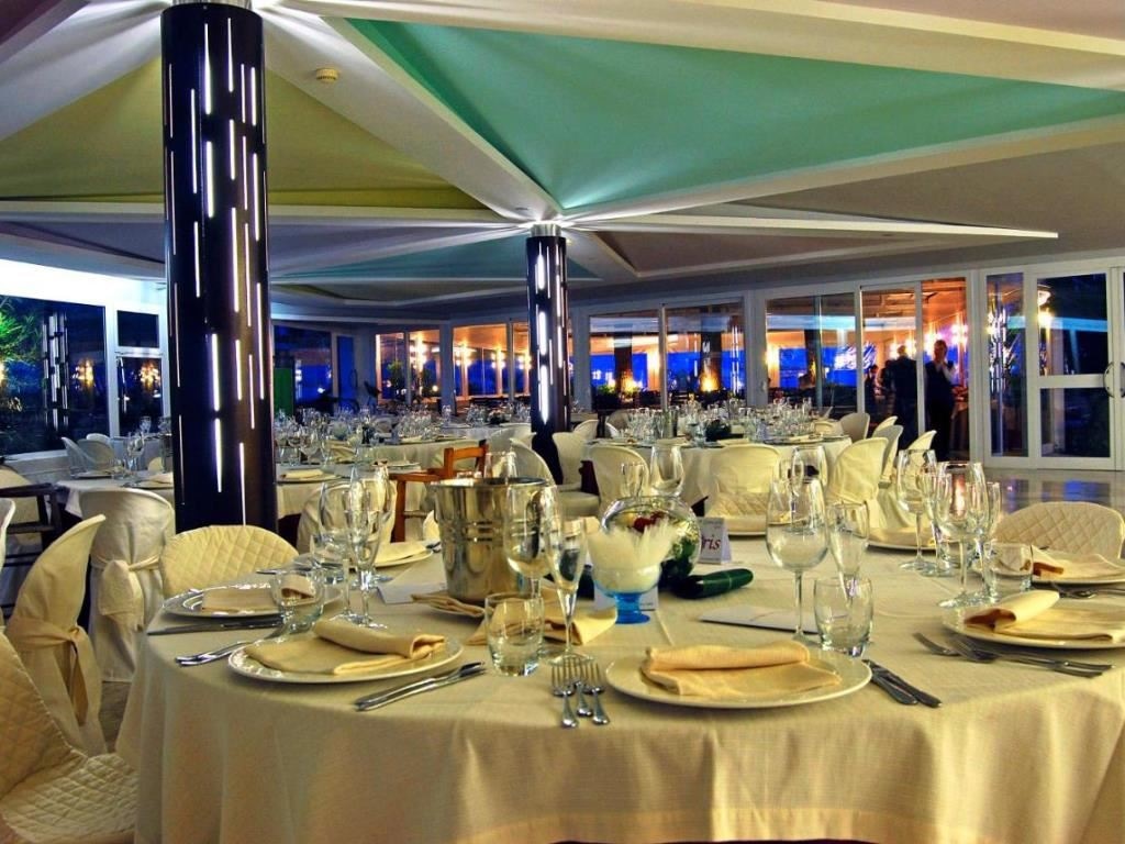 restaurants-restaurant