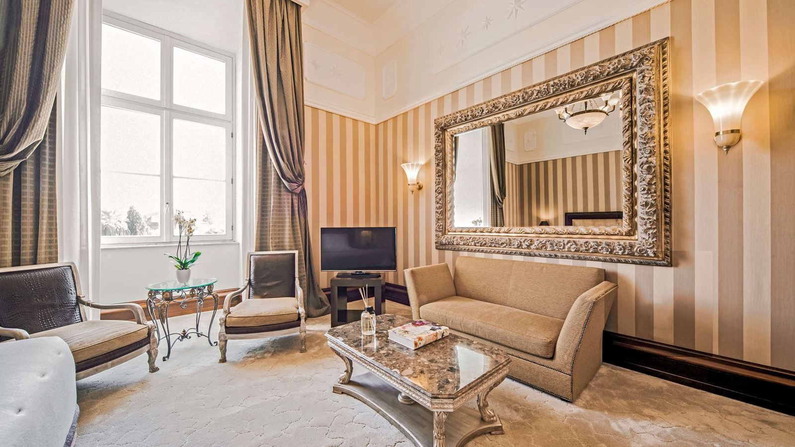 rooms-junior-suite-with-views