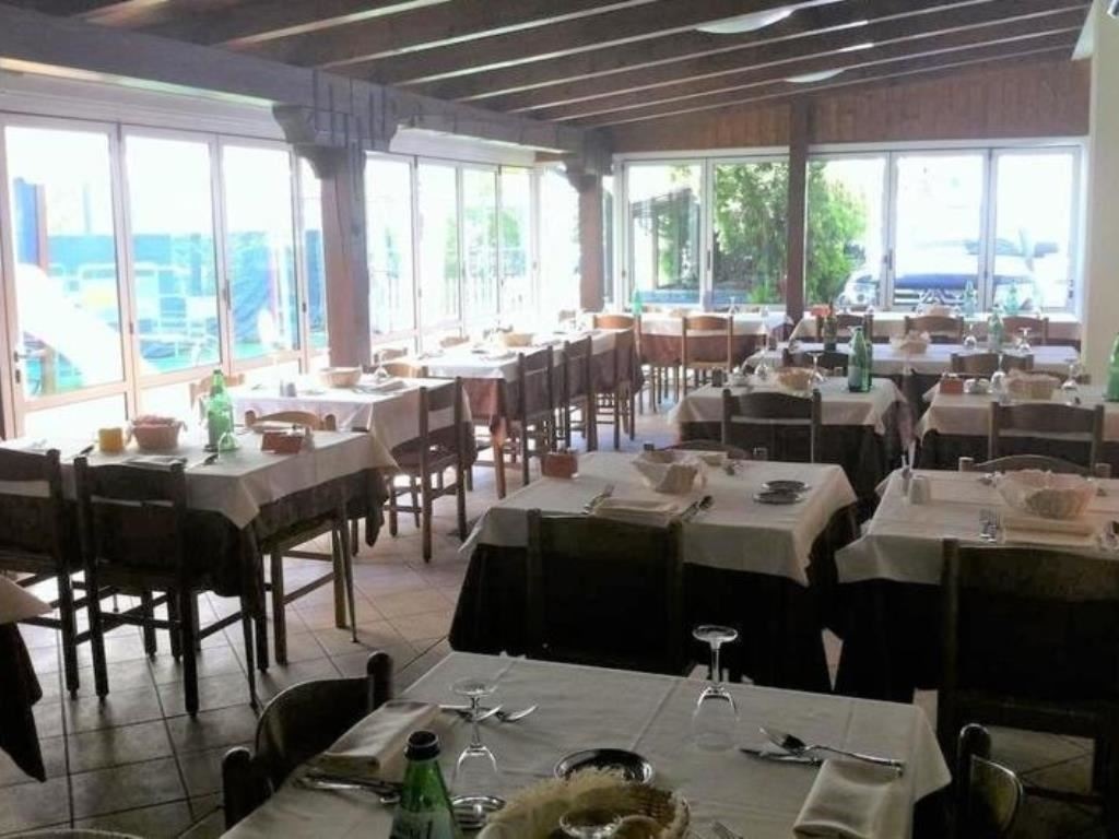 restaurants-restaurant