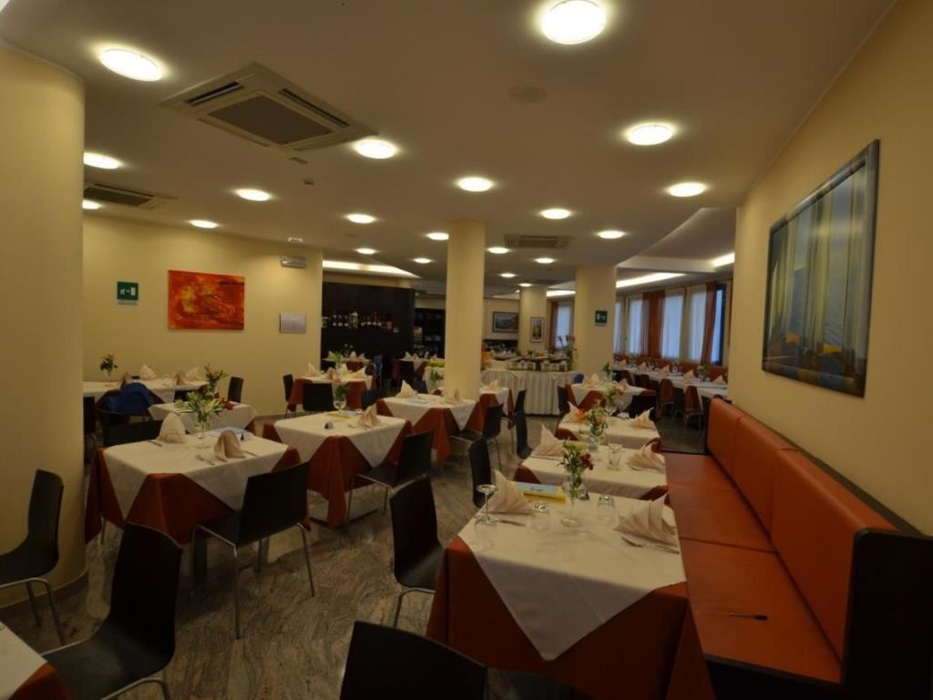 restaurants-restaurant