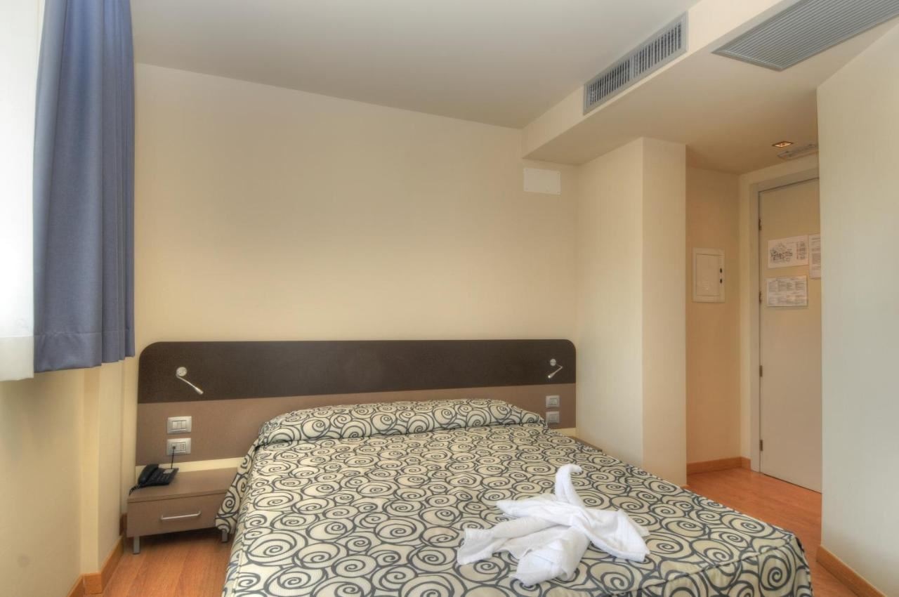 rooms-standard-room-balcony