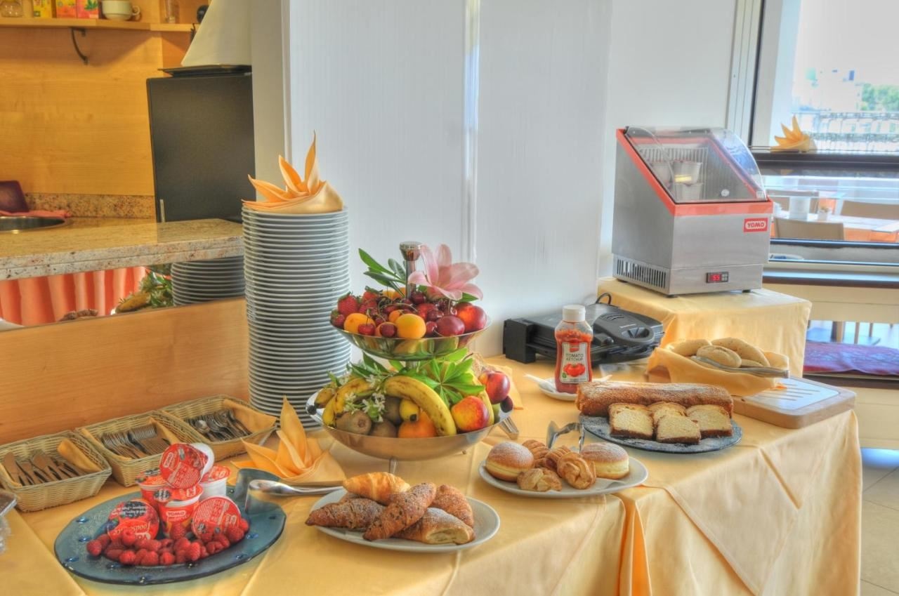 restaurants-restaurant