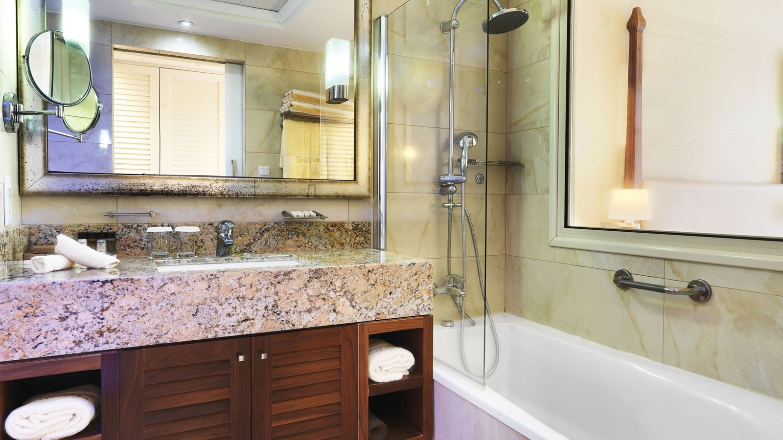 rooms-deluxe-double-seaview