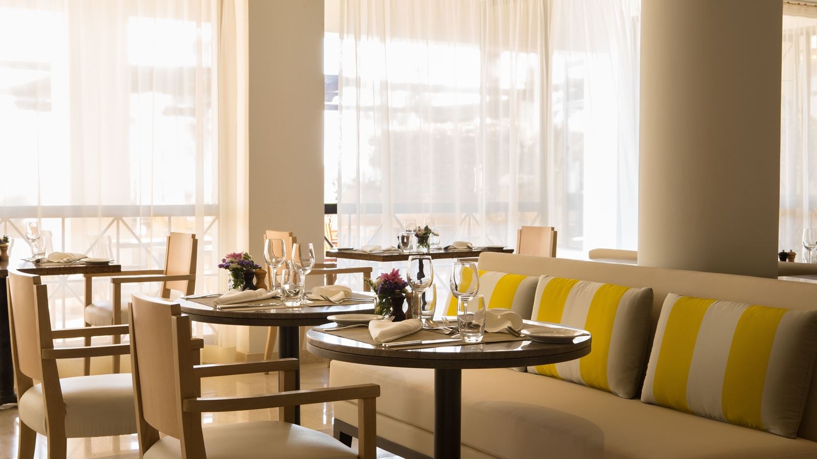 restaurants-restaurant