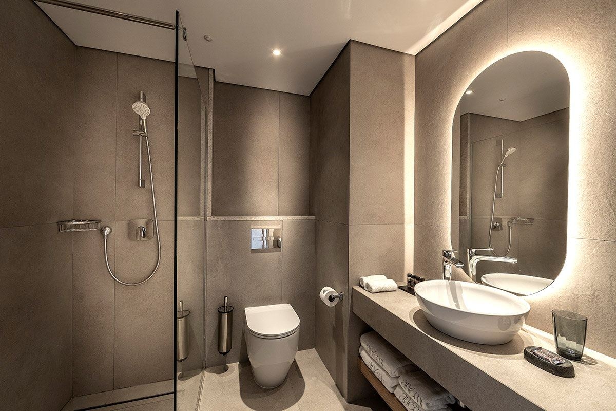 rooms-singleuse-pemium-room-sea-or-pool-view-balcony