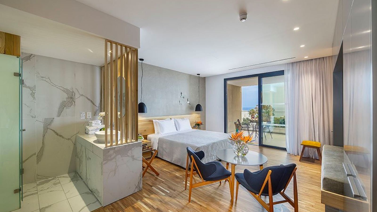 rooms-singleuse-executive-suite-balcony