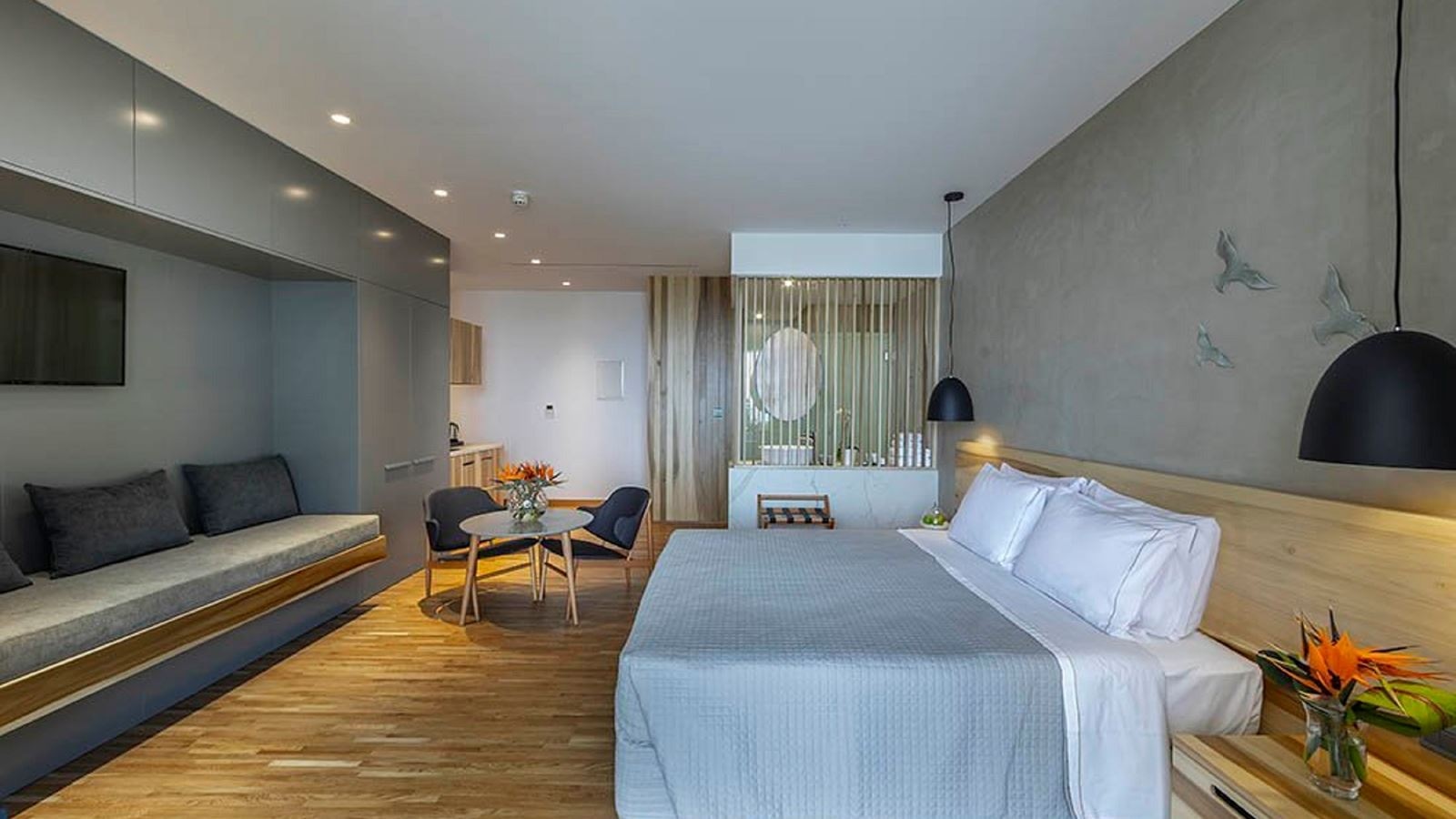 rooms-singleuse-executive-suite-balcony