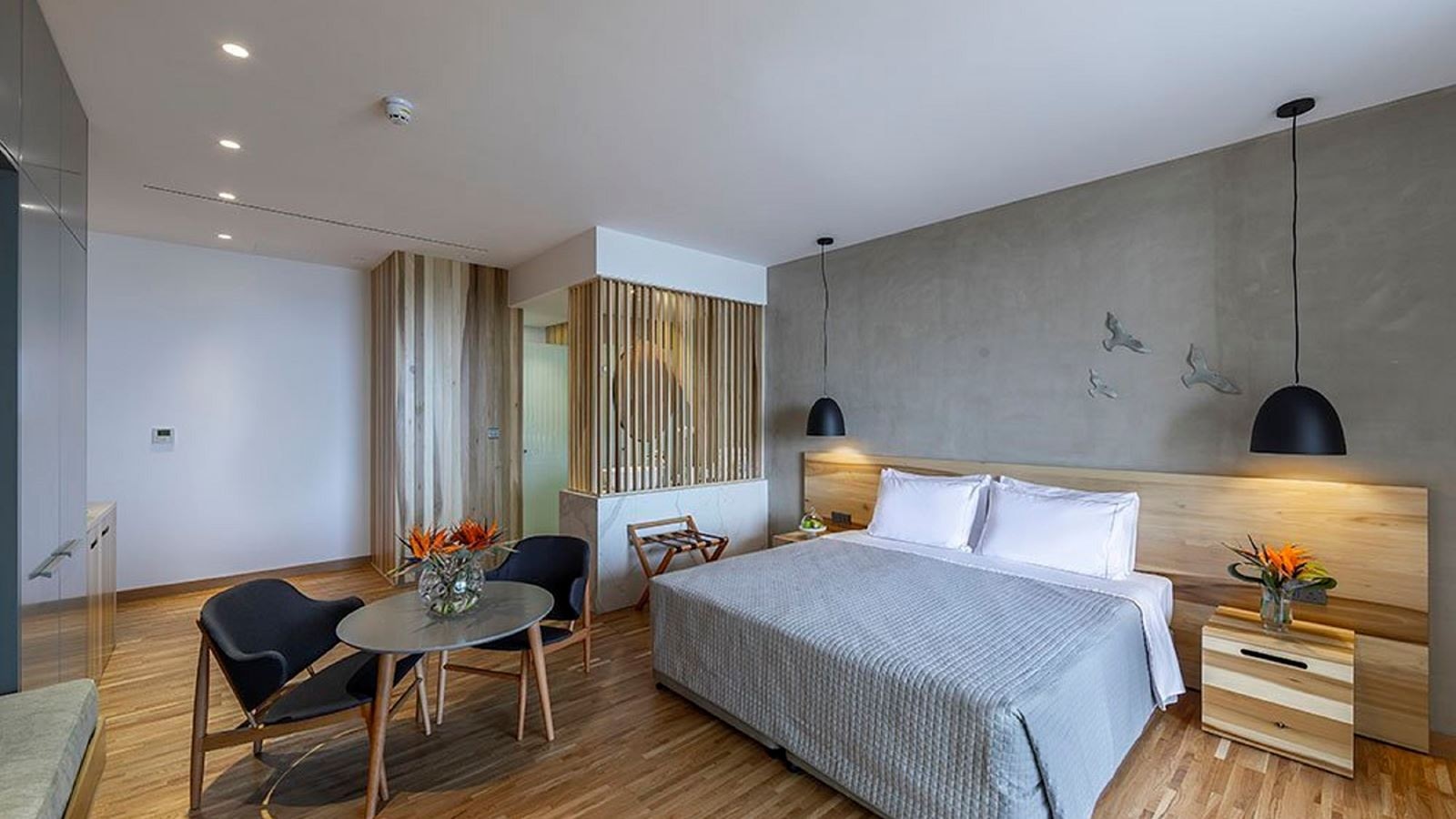 rooms-singleuse-executive-suite-balcony