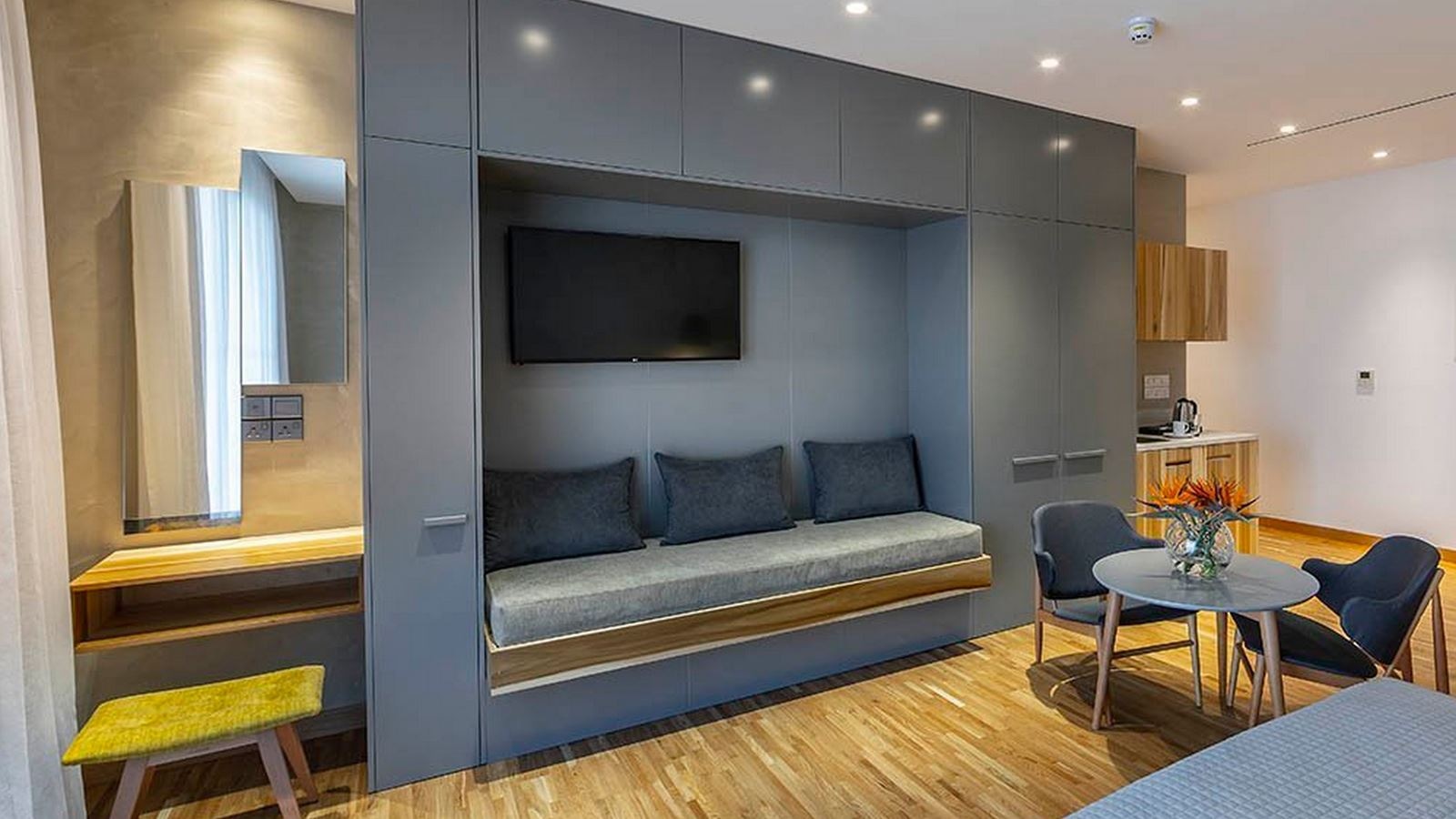 rooms-executive-suite-balcony