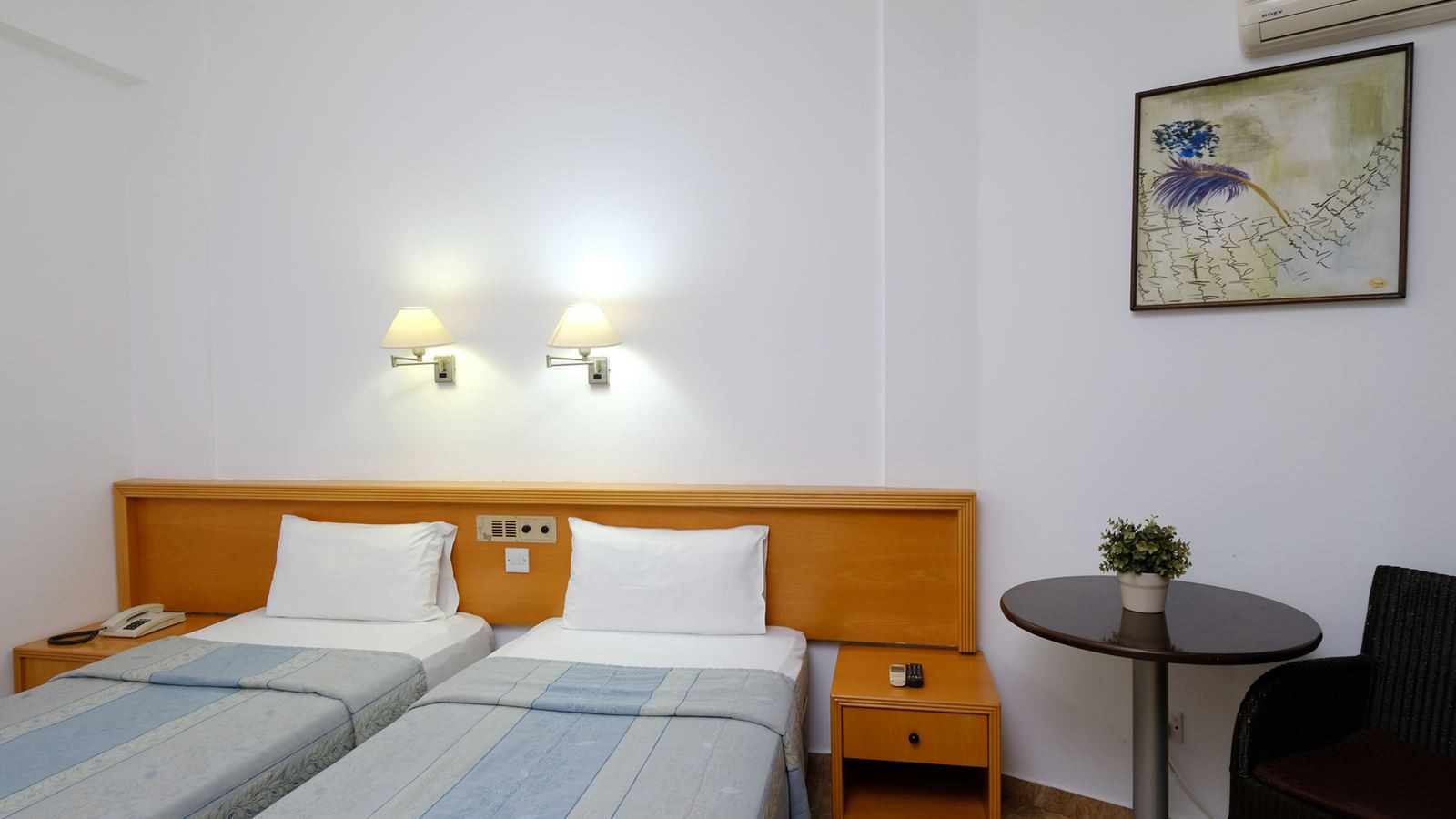 rooms-double-standard-room-lateralseaview-balcony