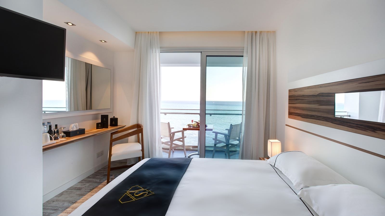 rooms-standard-room-seaview-balcony
