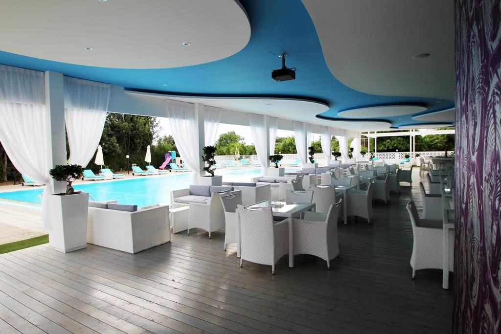 restaurants-pool-bar