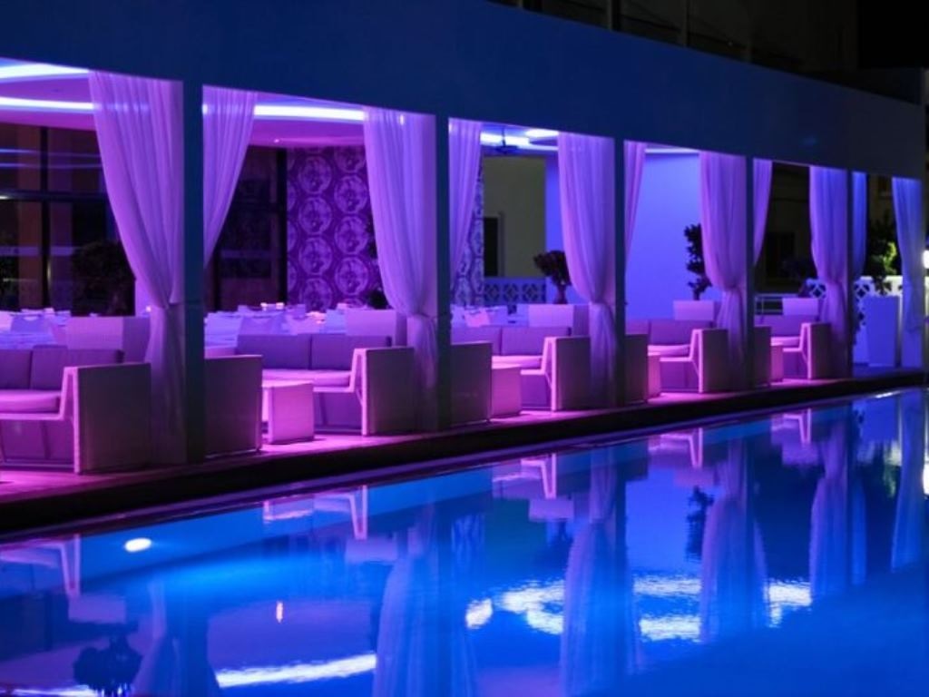 restaurants-pool-bar