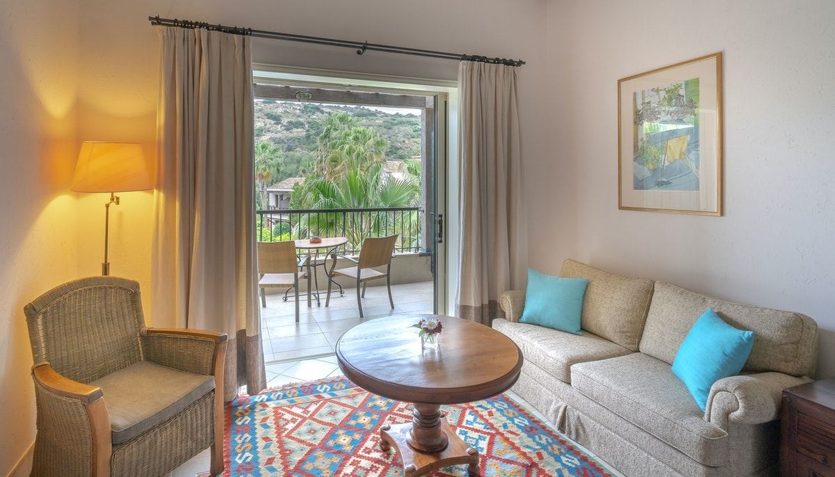 rooms-standard-juniorsuite-gardenview-balcony-or-terrace