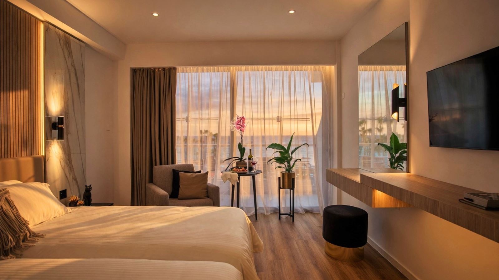 rooms-superior-room-seaview-balcony