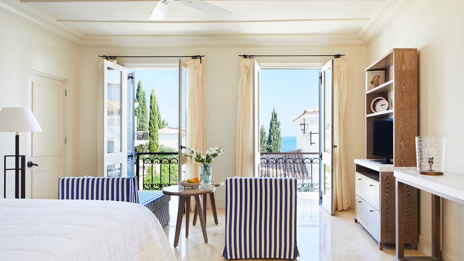 rooms-standard-studio-suite--seaview-balcony-