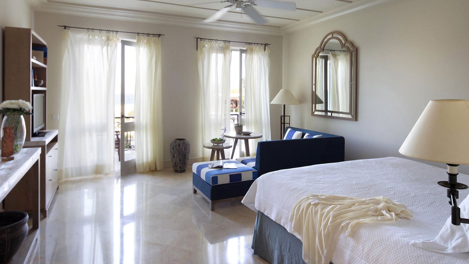 rooms-standard-studio-suite-gardensea-view-balcony-or-terrace