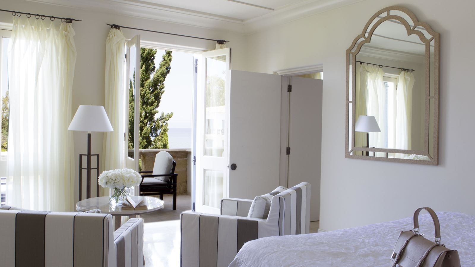 rooms-2-bedroom-familysuite-balcony-or-terrace