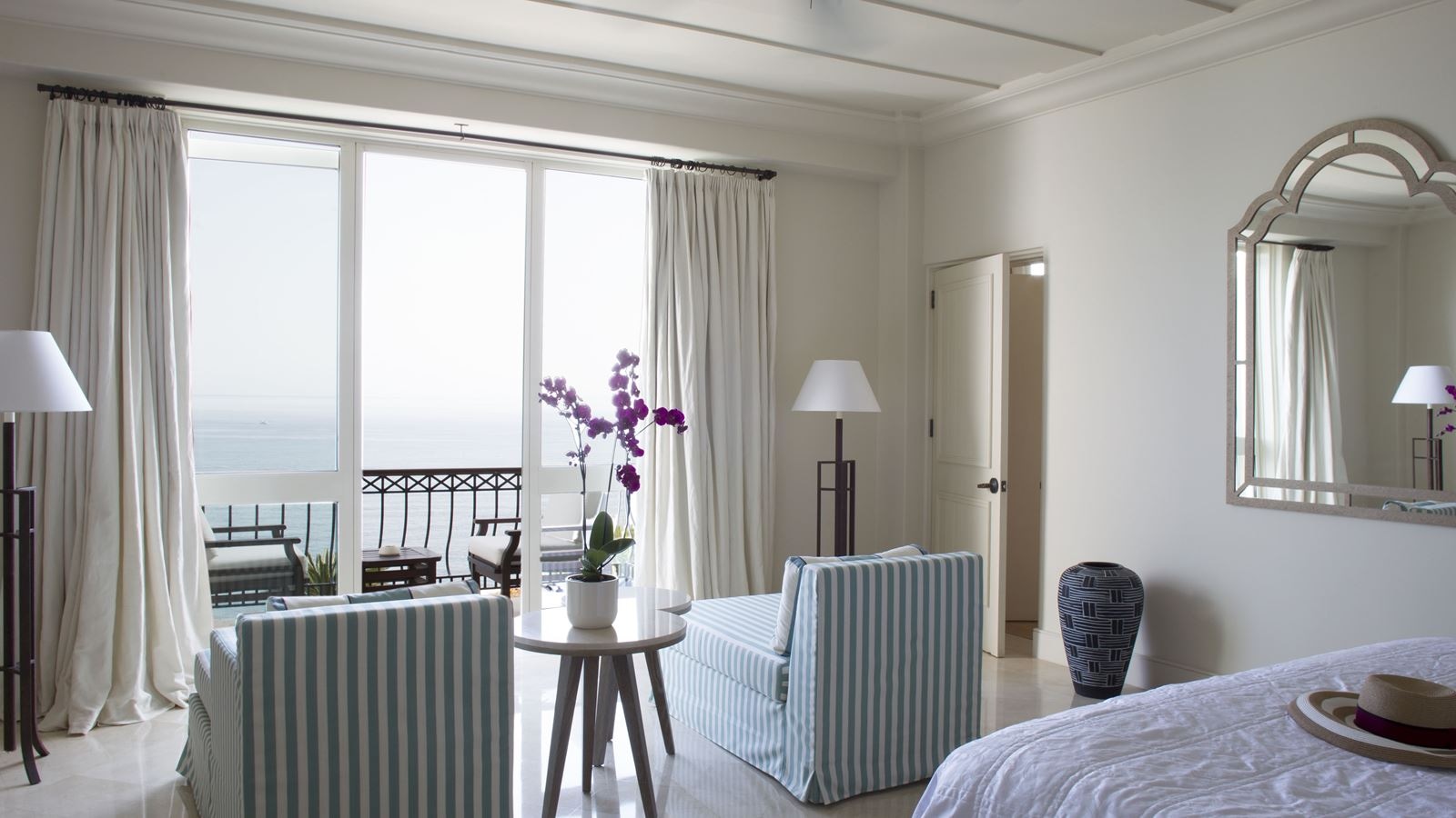 rooms-2-bedroom-suite-balcony-or-terrace