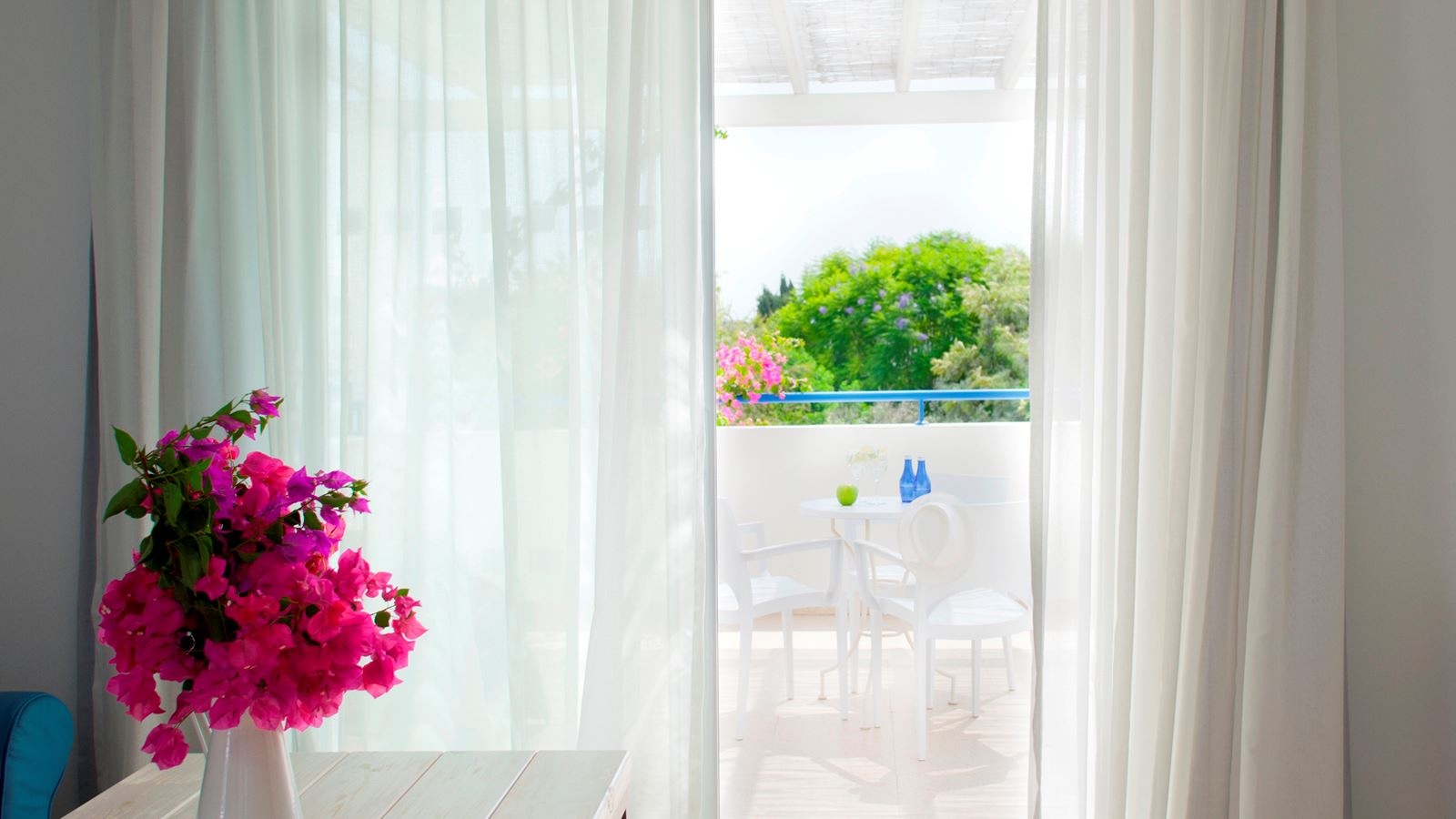 rooms-superior-studio-balcony-or-terrace