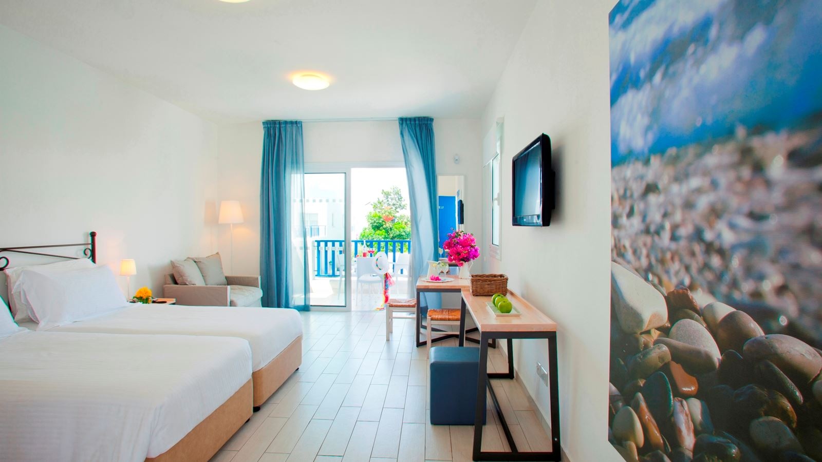 rooms-superior-studio-balcony-or-terrace